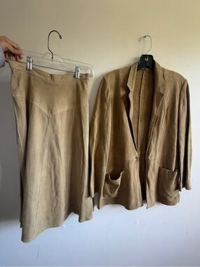 Modello Vintage suede skirt set size 38